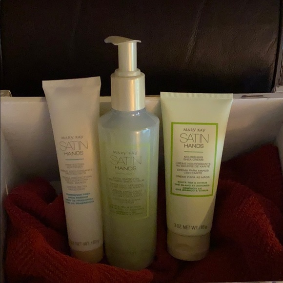 The fabulous Satin Hands from Mary Kay - Picture 1 of 2